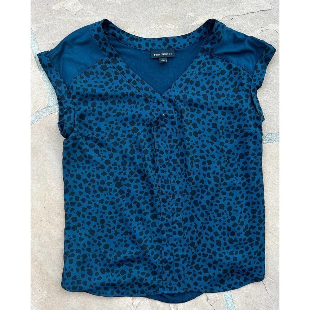 Fortune and Ivy Pullover Top Shirt Short Sleeve Blue Polka Dot Print Size M
